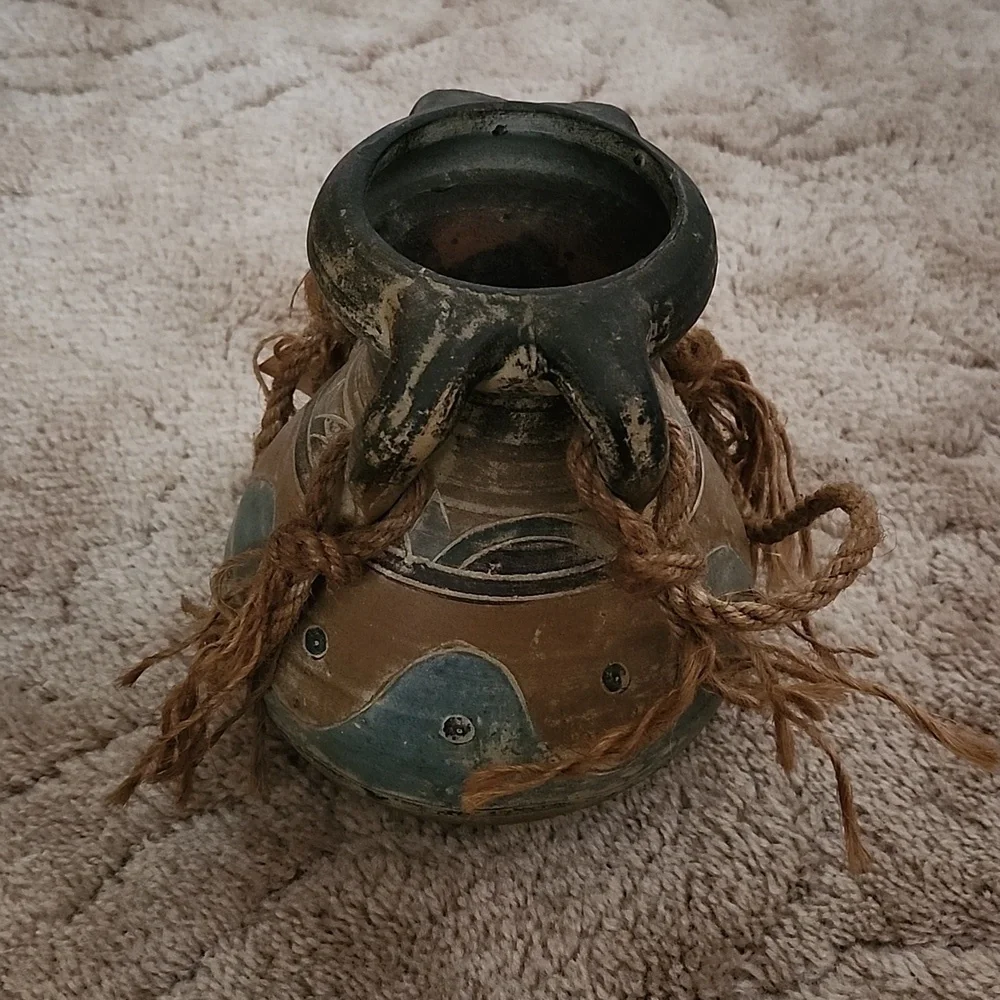 Vintage River Junction Pottery Works Handmade Stoneware Vase Urn The vase featu - Picture 4 of 9